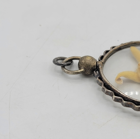 Vintage Lucite Starfish Pendant Domed Encased Specimen Silver Tone 1970s - Picture 5 of 9